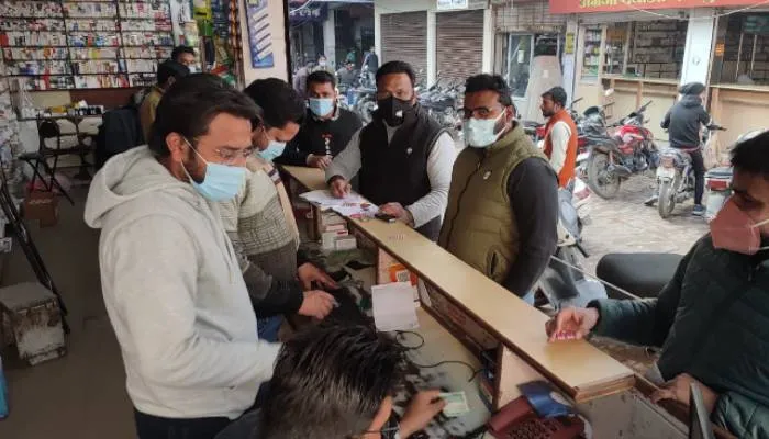 अयोध्या: सर्दी-खांसी के मरीज बढ़े, पहचानना मुश्किल कोरोना है या फ्लू, चिकित्सकों ने दी ये सलाह