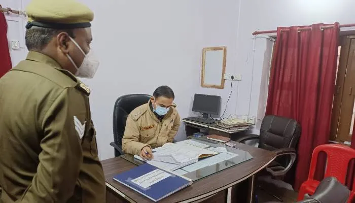 बाराबंकी: जिला प्रशासन ने जब्त की शराब माफिया की सवा दो करोड़ की संपत्ति