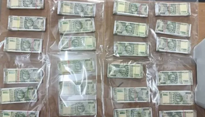 झांसी पुलिस ने जांच में बरामद किए 18 लाख रुपए