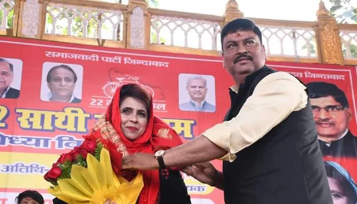 अयोध्या: डिम्पल तेरे पति के जैसा कोई नहीं…साथी समागम के मुशायरे व कवि सम्मेलन ने श्रोताओं का मोहा मन