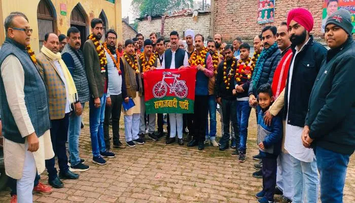 अयोध्या: कायस्थ समाज के लोगों ने ग्रहण की सपा की सदस्यता