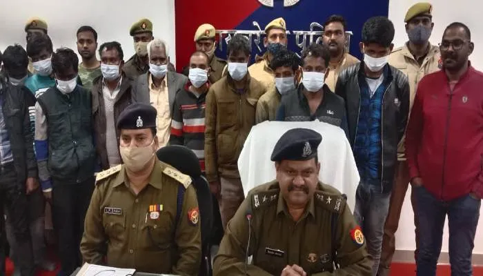 रायबरेली : डकैती की योजना बनाते 25000 के इनामिया सहित 11 बदमाश गिरफ्तार