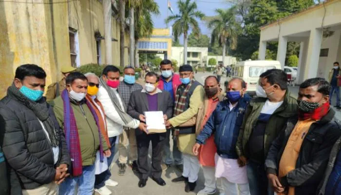 अयोध्या: भाजपा पार्षदों ने नगर निगम के खिलाफ मोर्चा खोला, बोले- बढ़े टैक्स से चुनाव में होगा नुकसान