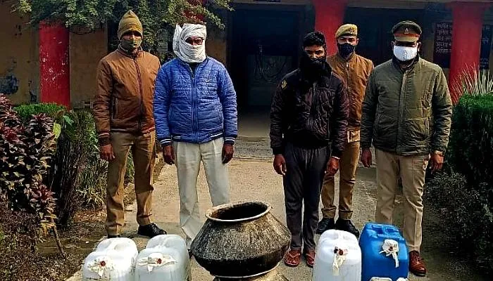 अयोध्या: 180 लीटर कच्ची शराब बरामद, दो गिरफ्तार, मडना गांव में फिर हुई कार्रवाई