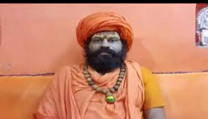 अयोध्या : मौलाना तौकीर के बयान से संतों में नाराजगी, महंत राजू दास बोले- मुस्लिमों को डराने का हो रहा है काम