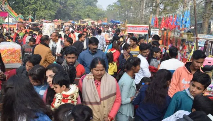 अयोध्या: कहीं रंग में भंग न पड़ जाए…नए साल के जश्न में कोविड प्रोटोकॉल की उड़ी धज्जियां