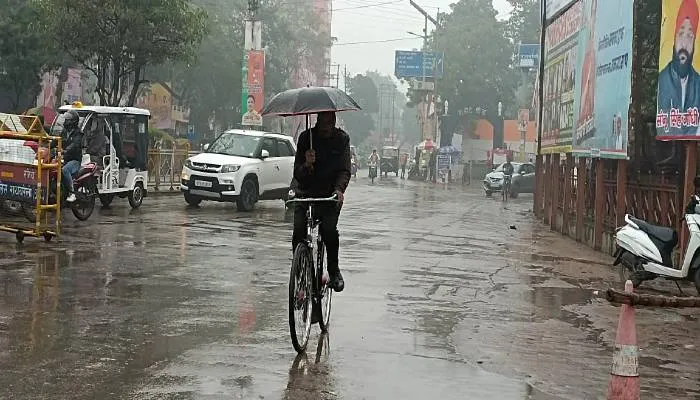 रायबरेलीः कोहरा और बारिश से बढ़ी गलन, लुढ़का तापमान