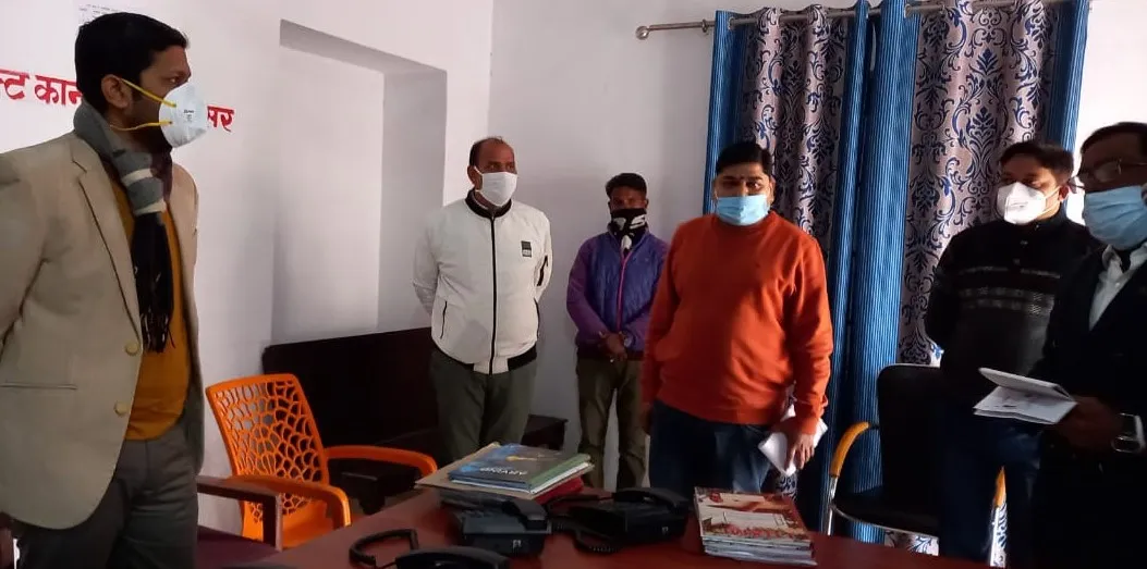 जिला निर्वाचन अधिकारी ने कंट्रोल रूम का निरीक्षण कर गंभीरता से ड्यूटी करने के दिए निर्देश