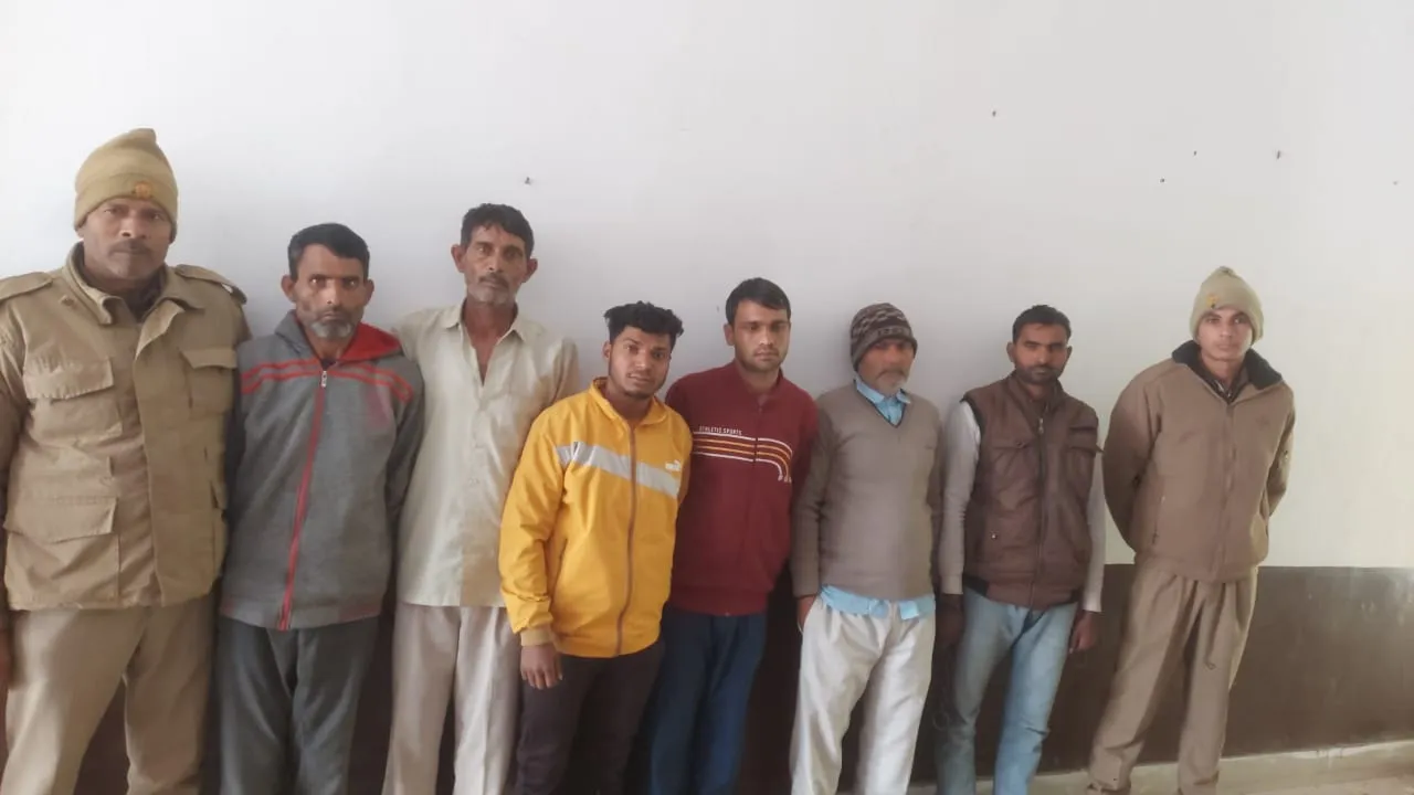अमरोहा: पुलिस ने गोकशी करते छह लोग पकड़े, तीन फरार