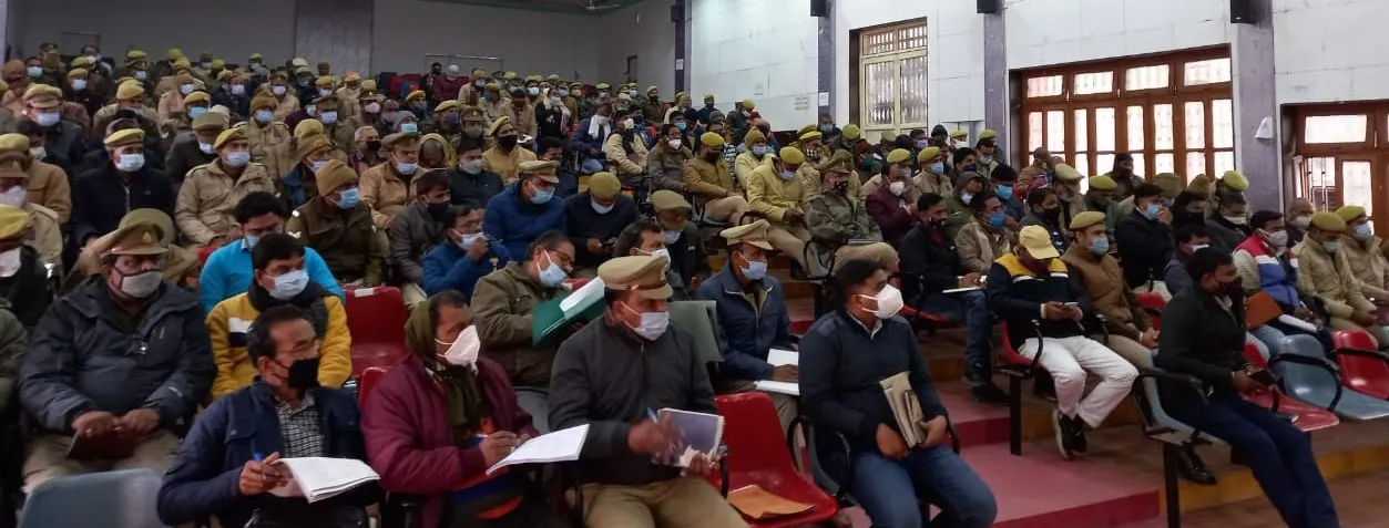 पीलीभीत: जिला निर्वाचन अधिकारी ने आचार संहिता का पालन कराने के लिए टीमों को दिए सतर्कता बरतने के निर्देश