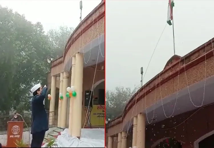 अमरोहा: 73वें गणतंत्र दिवस पर जिलाधिकारी ने कलेक्ट्रेट में किया ध्वजारोहण