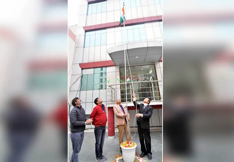 लखनऊ: अमृत विचार कार्यालय में धूमधाम से मनाया गया 73वां गणतंत्र दिवस