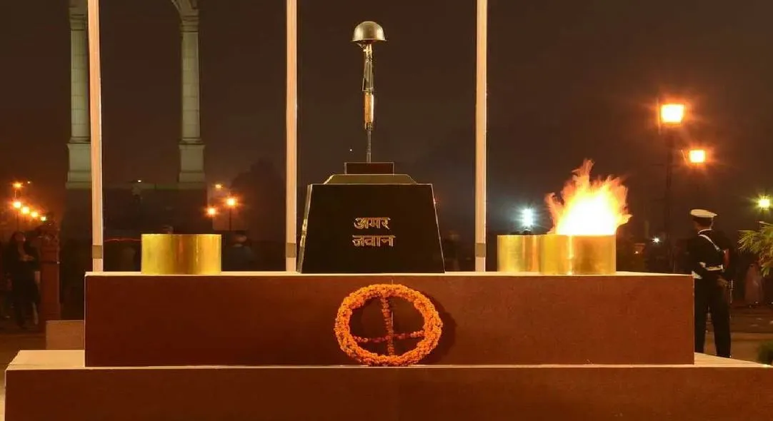 अमर जवान ज्योती का राष्ट्रीय समर स्मारक में विलय पर, विपक्ष व पूर्व सैनिकों की मिली-जुली प्रतिक्रिया
