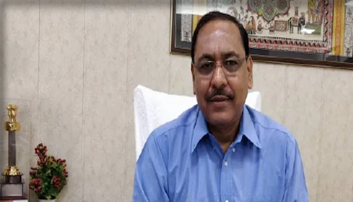झांसी जिला प्रशासन ने भोजला मंडी में मतदान व्यवस्थाओं का किया निरीक्षण