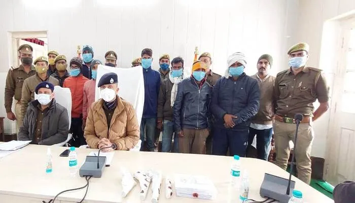 अयोध्या: गाड़ियां चुराकर कबाड़ में बेचने वाले 7 आरोपी धरे गए, मिला ये सामान…