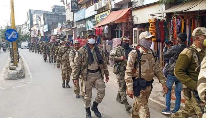 अयोध्या: एसएसपी ने सीआईएसएफ जवानों के साथ निकाला रूट मार्च, ये रही वजह