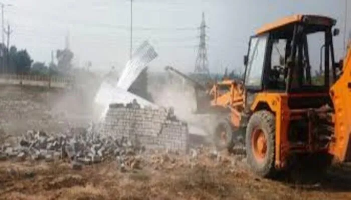 अयोध्या: नगर पंचायत की जमीनों पर अवैध कब्जे की होड़, जानें पूरा मामला…