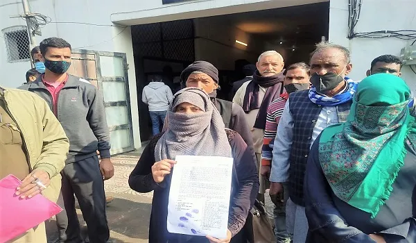 मुरादाबाद : हिस्ट्रीशीटर की पत्नी ने दरोगा व पुलिसकर्मियों के खिलाफ की कार्रवाई की मांग, जानिए क्यों?