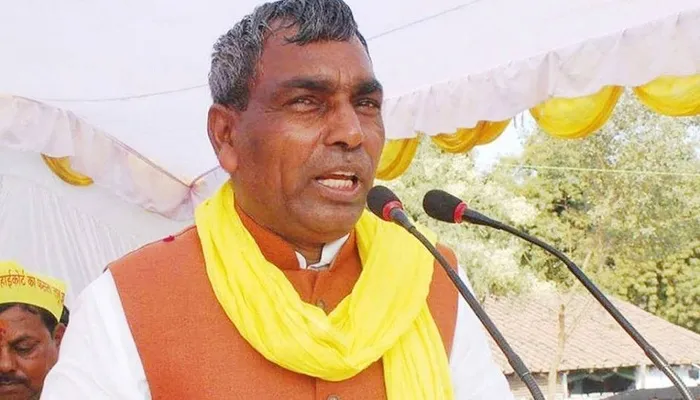 पिछड़ों के हक के लिये भाजपा में जुबान नहीं खोल सकते स्वतंत्र देव: राजभर