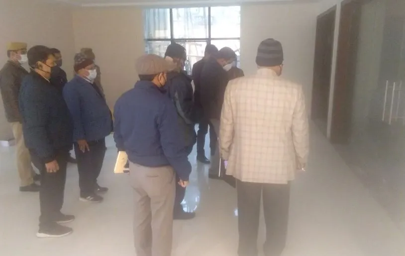बरेली: नगर निगम के नए भवन में पहुंचकर दफ्तरों का हाल देखा