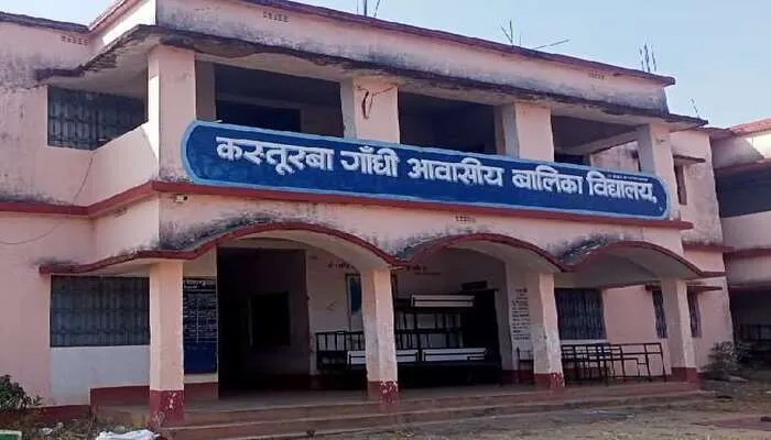 कस्तूरबा गांधी स्कूलों में रहन-सहन और मेडिकल की सुविधाओं में हुआ खेल, जानें पूरा मामला…