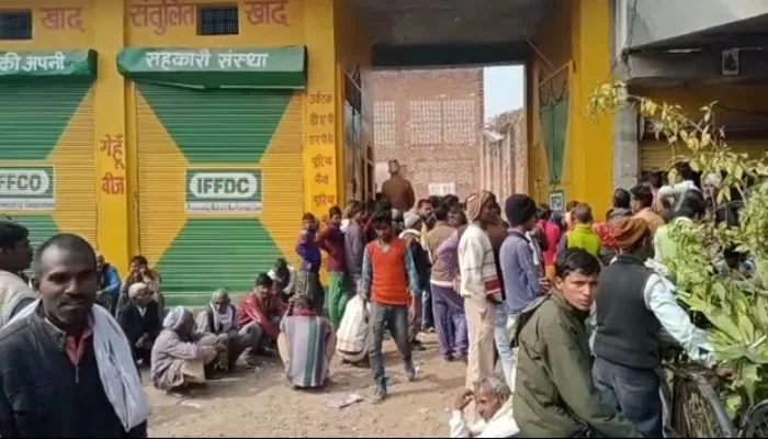 रायबरेली: सरकारी केंद्रों पर नहीं मिल रही खाद, किसान परेशान