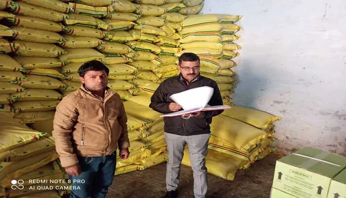 बहराइच: खाद की 39 दुकानों पर छापा, चार का लाइसेंस निलंबित