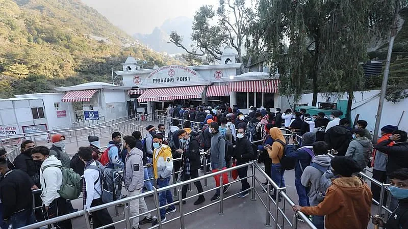 जम्मू-कश्मीर: नए साल पर माता वैष्णो देवी मंदिर में मची भगदड़, 12 श्रद्धालुओं की मौत, 20 घायल