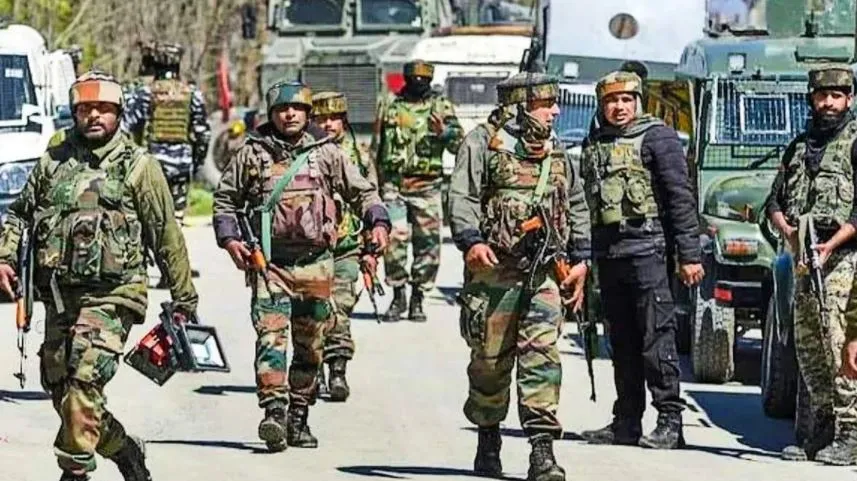 जम्मू कश्मीर: पुलवामा में सुरक्षाबलों के साथ मुठभेड़, एक पाकिस्तानी समेत जैश-ए-मोहम्मद के तीन आतंकी ढेर