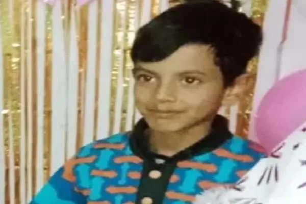 बिजनौर : आंख पर पट्टी बांधकर छत पर खेल रहा था मासूम, नीचे गिरकर मौत