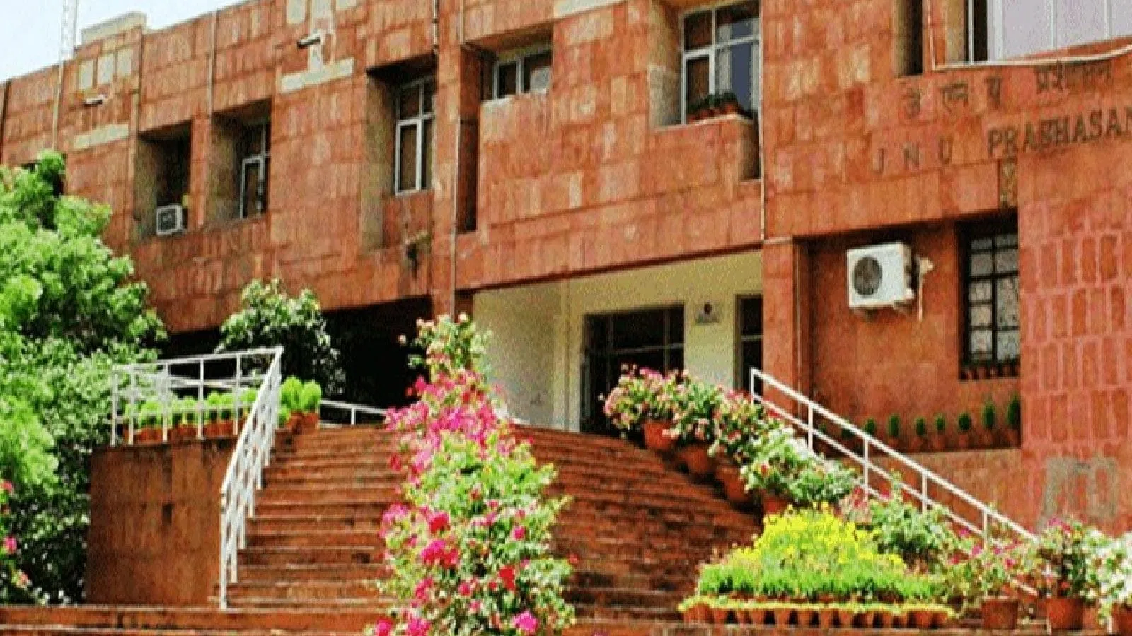 दिल्ली: जेएनयू परिसर में पीएचडी की छात्रा से छेड़खानी, आरोपी की तलाश जारी