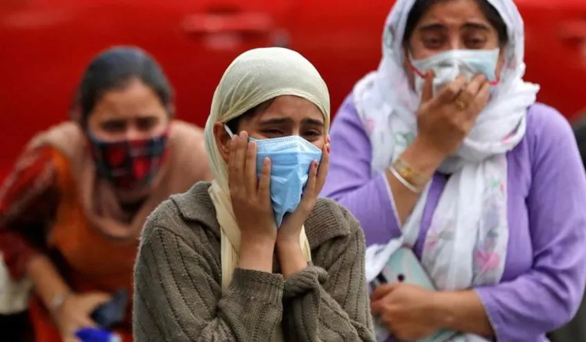 विशेषज्ञों ने किया इशारा, देश में जल्दी आ सकती है कोरोना की तीसरी लहर