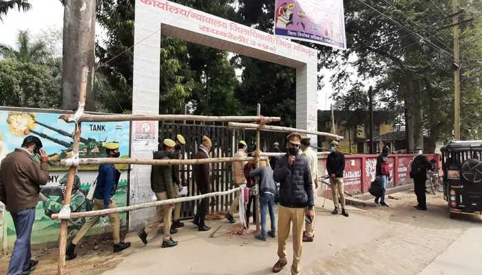 रायबरेली: विधानसभा चुनाव की नामांकन प्रक्रिया हुई शुरू, बाहरियों के प्रवेश पर लगा रोक