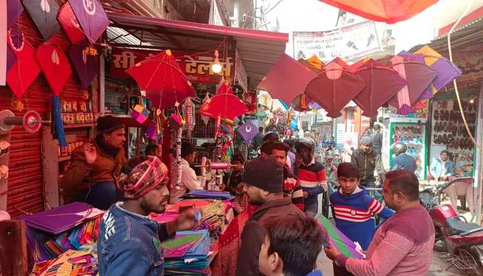 रायबरेली: मकर संक्रांति पर पतंगबाजों का उत्साह चरम पर, बाजार में आईं ये पतंगें