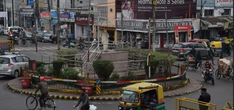 बरेली : पटेल चौक पर नौ करोड़ से स्काई वॉक का निर्माण शुरू