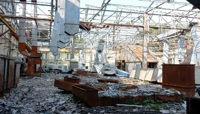 रायबरेली: बंद वेस्पा स्कूटर फैक्ट्री से चोरी हो रहा लाखों का स्क्रैप, जानें