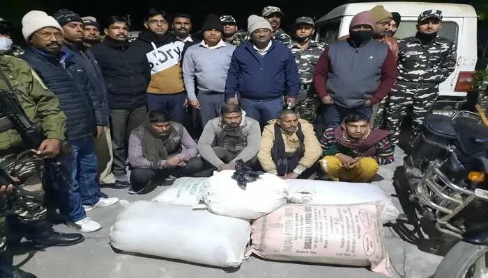 बहराइच: आबकारी विभाग ने मतदाताओं को शराब बांटने जा रहे सदस्यों को पकड़ा…