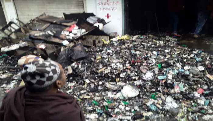 बहराइच: दवा एजेंसी की दुकान में लगी आग, करोड़ों का हुआ नुकसान