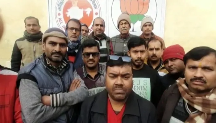 बहराइच: भाजपा कार्यकर्ताओं को नहीं पच रहा गठबंधन प्रत्याशी, प्रत्याशी न बदले जाने पर दी इस्तीफा की धमकी