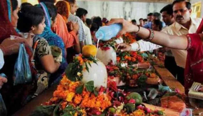 लोगों ने नव वर्ष का जमकर किया स्वागत, धर्मस्थलों पर सुबह से भक्तों का लगा तांता