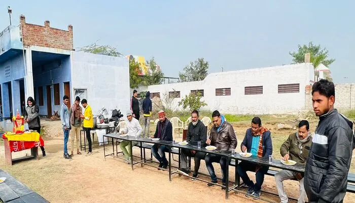 हरदोई: धूमधाम से मनाया जा रही मकर संक्रांति, जगह-जगह हो रहा भोज का आयोजन