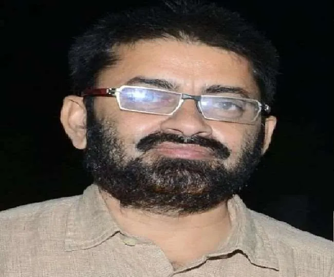 बरेली: आरोपी मनोज के साथ आईएएस मानवेंद्र सिंह का फोटो बरेली का ही बताया जा रहा
