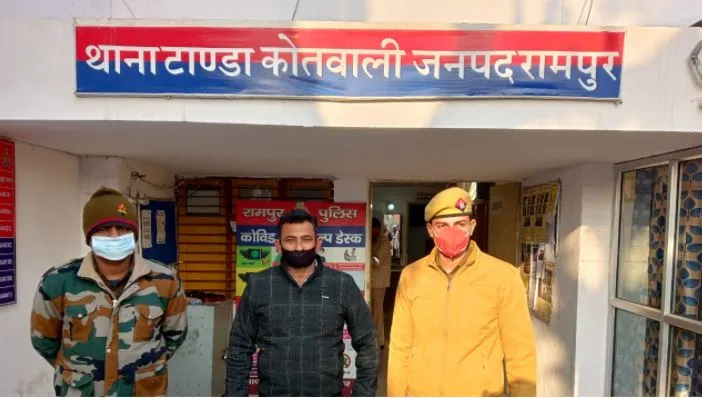 रामपुर: नोटिस तामील कराने जा रही पुलिस टीम पर सपा नेता ने चाकू से किया हमला
