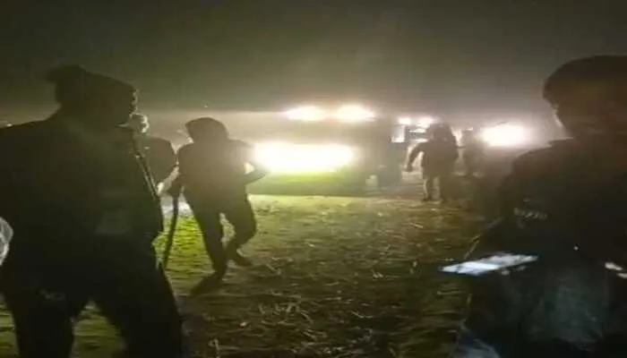 बहराइच: गांव के नजदीक पहुंचा तेंदुआ, जंगल में भेजने का वनकर्मी कर रहे प्रयास