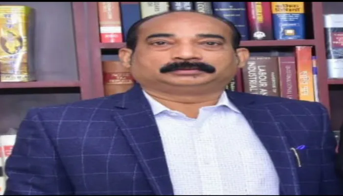 लखनऊ: वैक्सिनेशन से रोक सकते हैं कोरोना की तीसरी लहर: संजय गुप्ता