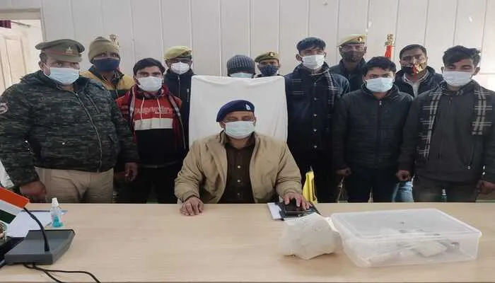 अयोध्या: हाईवे पर गाड़ियों से डीजल चुराने वाले गिरोह का हुआ पर्दाफाश, पांच गिरफ्तार