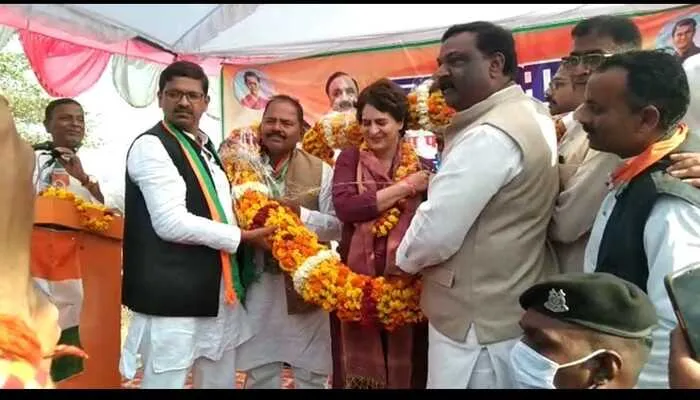 रायबरेली में प्रियंका गांधी ने की नुक्कड़ सभा, कहा- सिर्फ कांग्रेस करती है महिलाओं की चिंता
