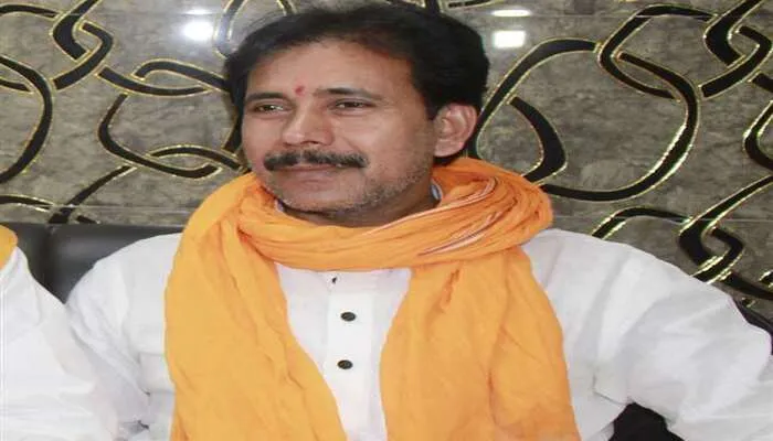 सबसे बड़े माफिया की गाड़ी में चलने वाले अपनी सुरक्षा की बात कर रहे हैं: अनिल राजभर