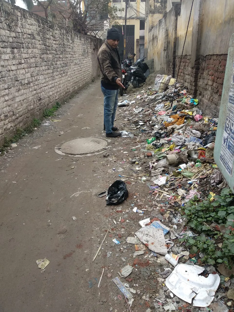 बरेली: रोडवेज के पास खस्ताहाल गली की नहीं हो रही मरम्मत