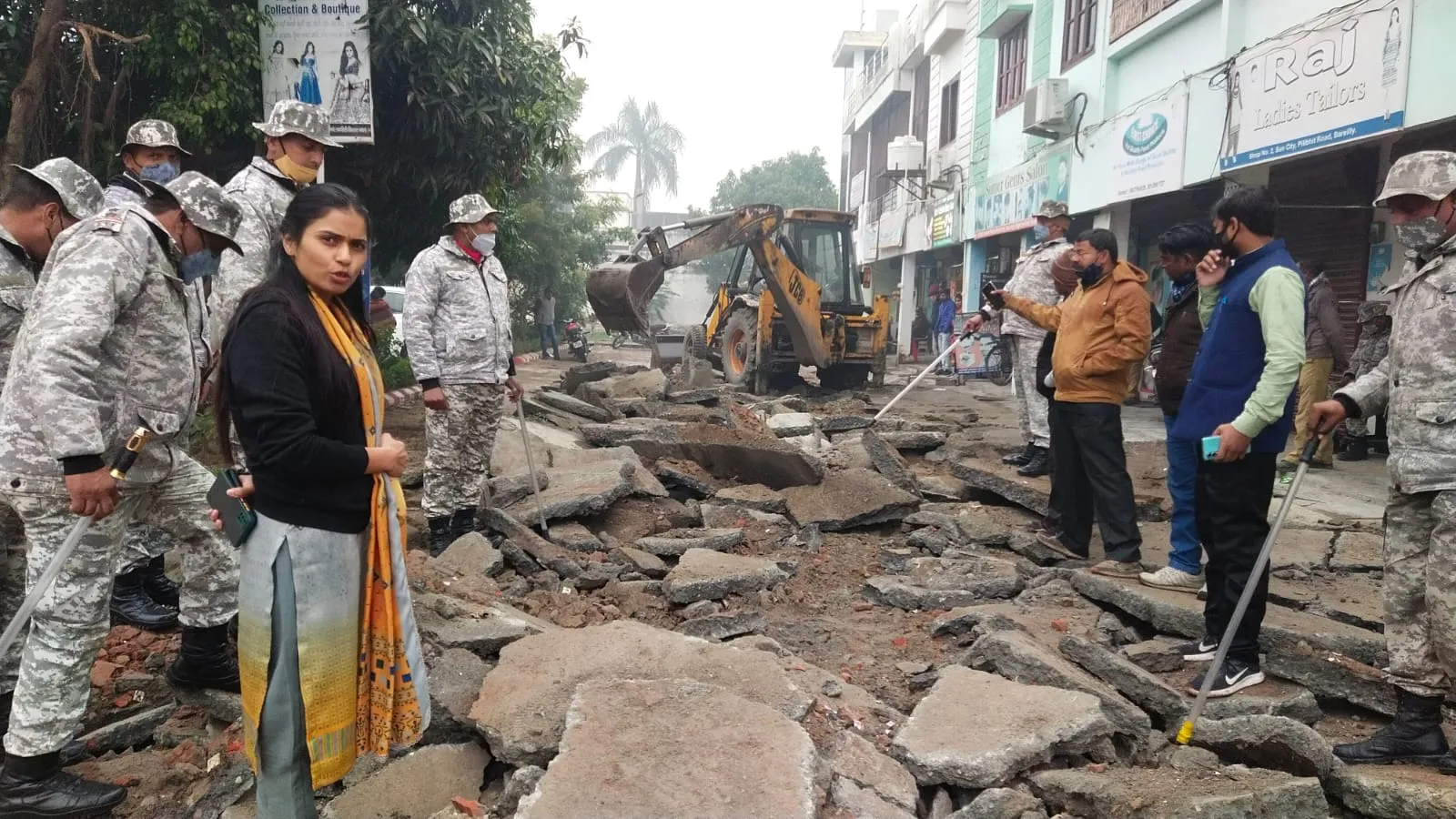 बरेली: 20 दुकानें व एक मोबाइल टावर सहित कई भवन सील